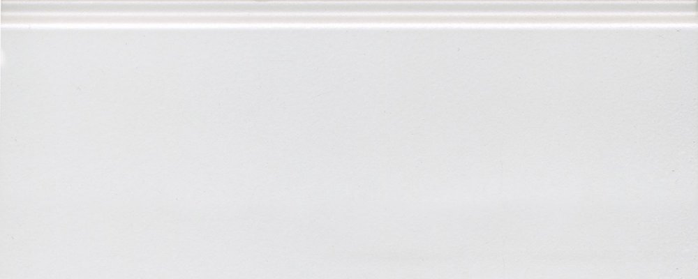 Kerama Marazzi Плинтус Магнолия Белый Матовая Обрезной 30х12 / Основное большое изображение